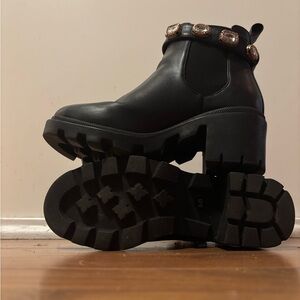 Steve Madden Women's Amulet boots size 5